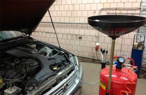 Вакуумная замена масла в двигателе: как выполняется, плюсы и минусы способа Вакуумная замена масла в двигателе: как выполняется, плюсы и минусы способа