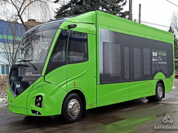 Водитель сидит посередине: белорусы выпустили очень необычный грузовик