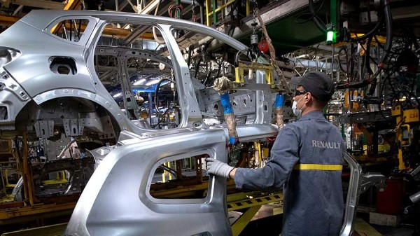 Российский завод Renault возобновил работу
