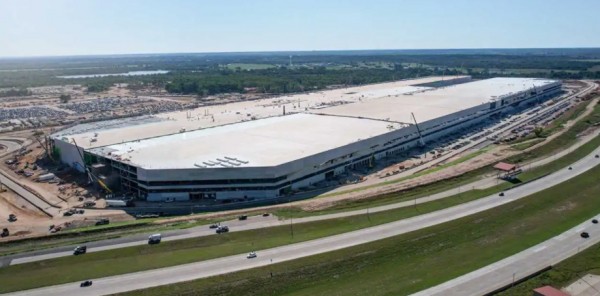 Tesla Cybertruck обзаведётся четырьмя электромоторами