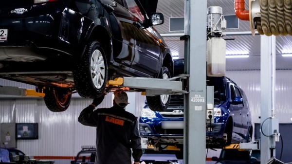 Водителям в РФ дали несколько советов о том, как снизить расход топлива