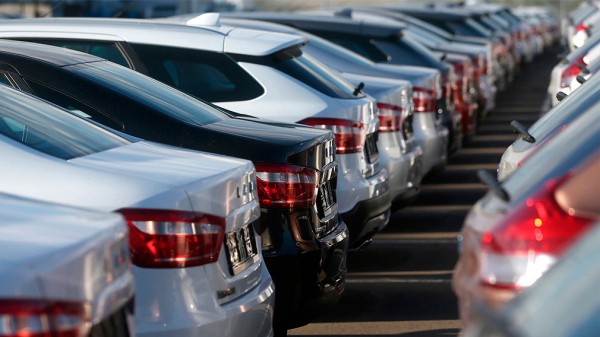 Жители Новосибирска стали продавать подержанные автомобили по произвольным ценам в 2022 году 