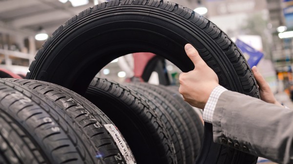 Автоэксперт Кадаков рассказал об ажиотаже на рынке шин в РФ в марте 2022 года