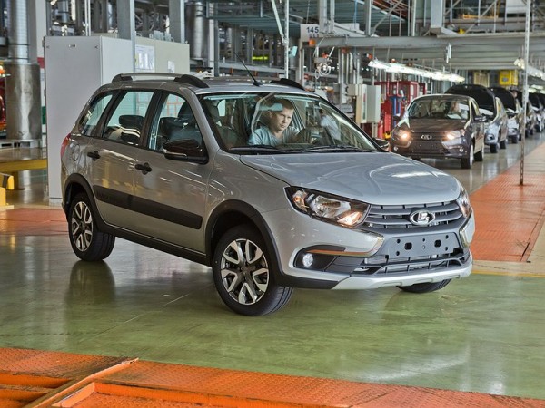 Без &laquo;автомата&raquo; и с карбюратором: какими станут автомобили LADA, ГАЗ, УАЗ и КамАЗ