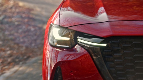 Компания Mazda окрасит новый гибридный кроссовер CX-60 в светоотражающую краску Компания Mazda окрасит новый гибридный кроссовер CX-60 в светоотражающую краску