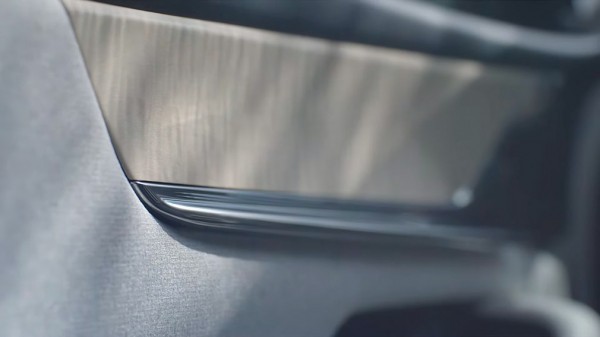 Компания Mazda окрасит новый гибридный кроссовер CX-60 в светоотражающую краску Компания Mazda окрасит новый гибридный кроссовер CX-60 в светоотражающую краску