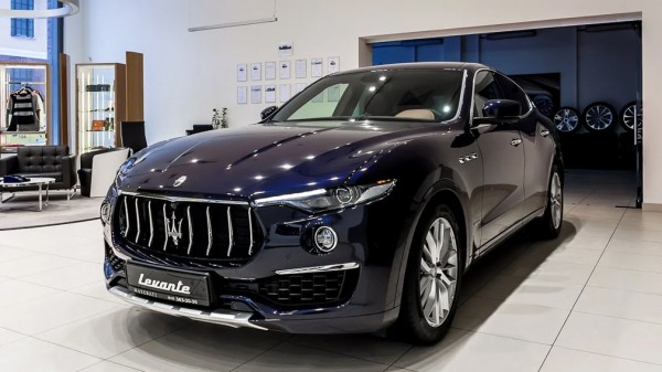 Рынок новых люксовых автомобилей в РФ вырос в 3,2 раза в феврале 2022 года