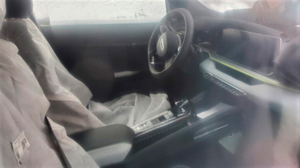 Фотошпионы опубликовали снимки интерьера нового Geely Coolray 