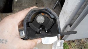 Какие признаки указывают на порванную подушку двигателя Какие признаки указывают на порванную подушку двигателя