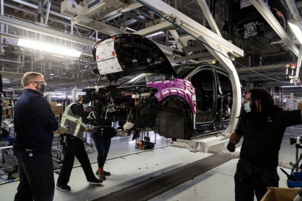 Концерн Volkswagen готовит новый электрический кроссовер 2026 года Концерн Volkswagen готовит новый электрический кроссовер 2026 года