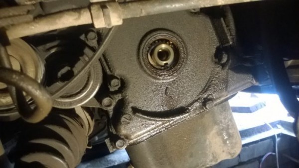 Коренные сальники ДВС: назначение, неисправности, замена