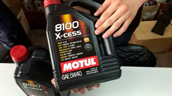 Масло Мотюль для дизельных двигателей и бензиновых моторов