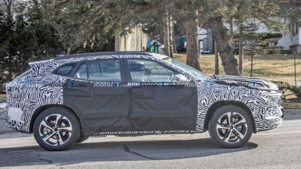 На тестах замечен прототип неизвестного купеобразного кроссовера от Chevy На тестах замечен прототип неизвестного купеобразного кроссовера от Chevy