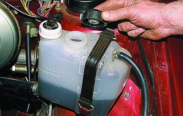 Проверка системы охлаждения двигателя: диагностика возможных неисправностей