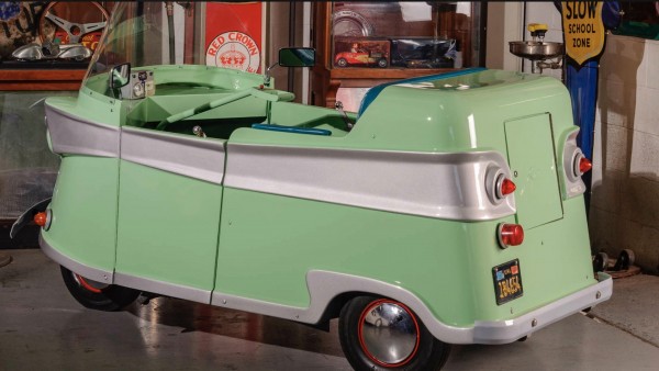 Редкий трехколёсный электрокар Taylor-Dunn Trident EV 1959 года стал лотом аукциона 