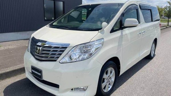 Toyota Alphard возглавил ТОП микроавтобусов, которые хорошо покупают даже с большим пробегом