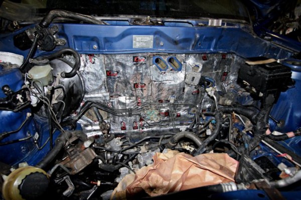 Уменьшение звука двигателя автомобиля в салоне