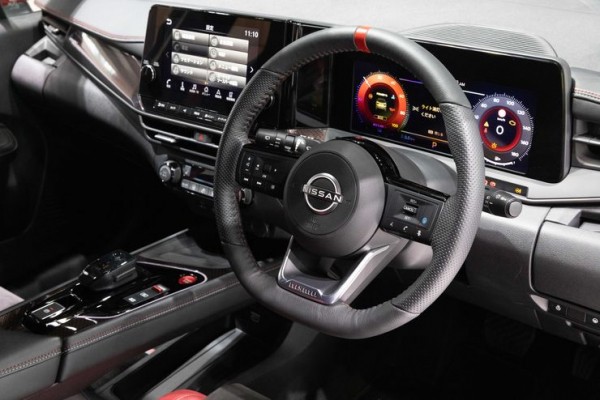 В России могут начать выпуск машин с правым рулем