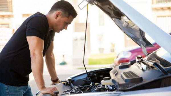 Водителям РФ рассказали, что следует обязательно проверить в простоявшем всю зиму авто