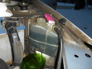 Воздух в системе охлаждения двигателя автомобиля: признаки и способы устранения воздушной пробки