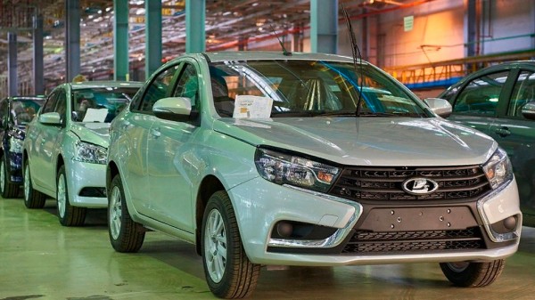 На следующей неделе АвтоВАЗ собирается сделать больше тысячи Lada Vesta