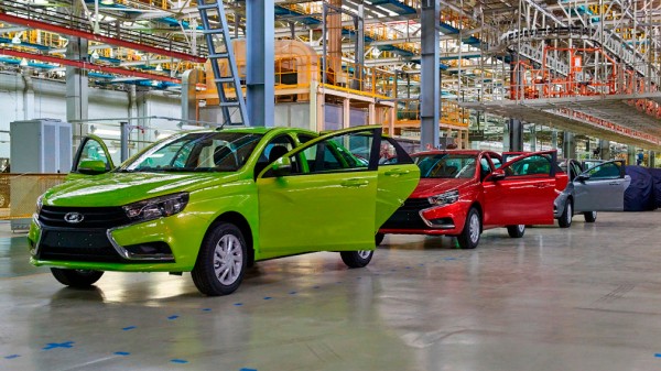 На следующей неделе АвтоВАЗ собирается сделать больше тысячи Lada Vesta