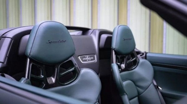 Porsche показала унікальний зелений 911 Speedster