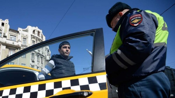 В Подмосковье провели проверки нелегальных таксистов
