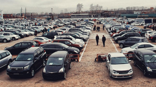 Автомобильный рынок в России достиг дна в марте 2022 года