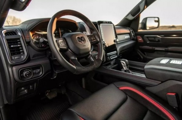 Показано 1026-сильний шестиколісний Mammoth 1000 6x6 TRX