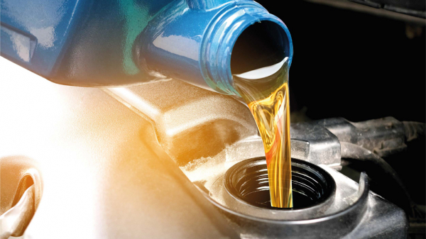 Нужно ли заливать масло в масляный фильтр перед установкой