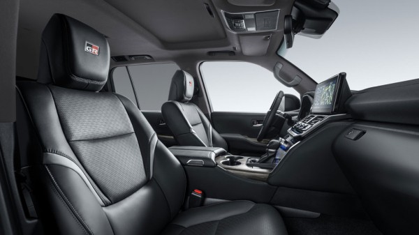 Подержанные внедорожники Toyota Land Cruiser 300 на рынке Японии стали стоить вдвое дороже новых