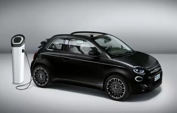 Італійський оперний тенор створив особливий Fiat 500