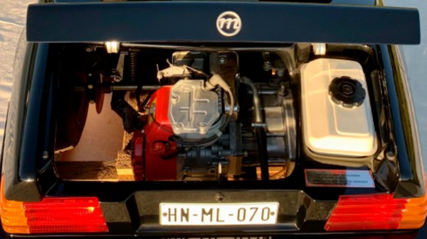 На продажу выставили Mercedes-Benz из 90-х с ДВС и коробкой передач