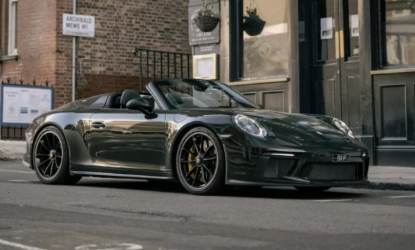 Porsche показала унікальний зелений 911 Speedster