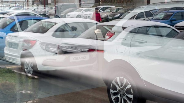 Продажи АвтоВАЗа снизились в марте на 64%
