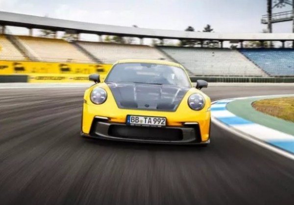 TechArt додав вуглепластику новому Porsche 911 GT3