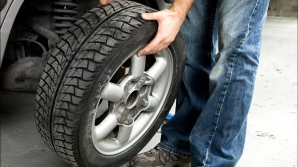 Автоэксперт Ревин перечислил водителям из РФ 8 ошибок при смене зимней резины на летнюю