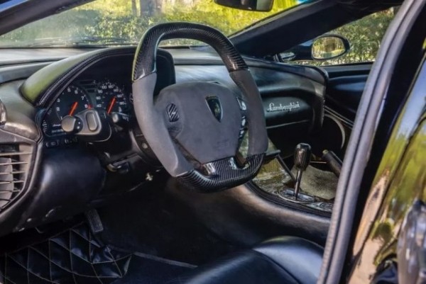 Фанат Lamborghini перетворив Honda на копію Diablo GT