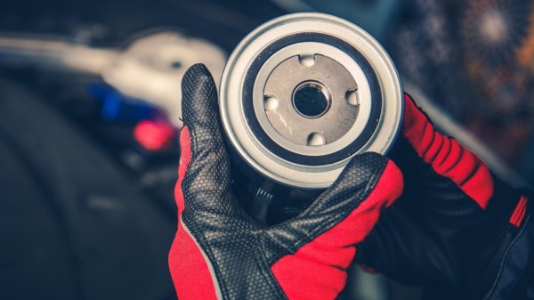 Нужно ли заливать масло в масляный фильтр перед установкой