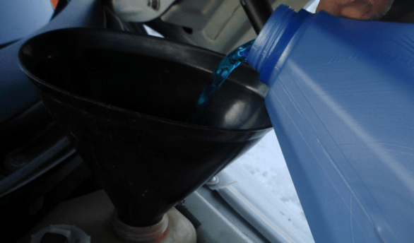 Что лучше заливать в радиатор: тосол или антифриз