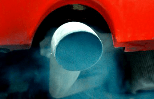 Двигатель дымит сизым дымом, в чем может быть причина? Двигатель дымит сизым дымом, в чем может быть причина?