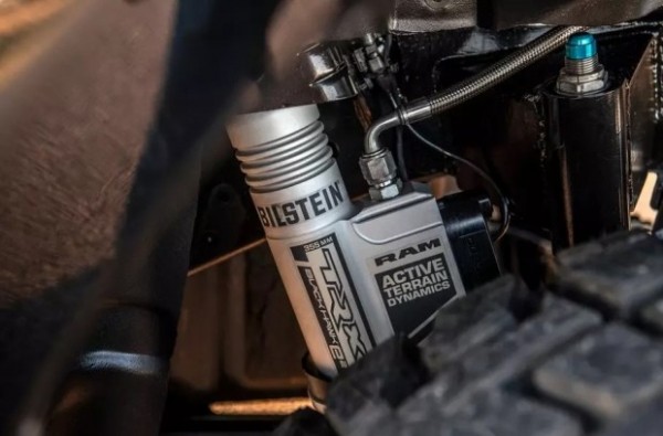 Показано 1026-сильний шестиколісний Mammoth 1000 6x6 TRX