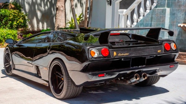 На продажу выставили реплику Lamborghini, построенную на базе культовой Honda