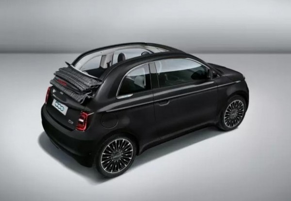 Італійський оперний тенор створив особливий Fiat 500