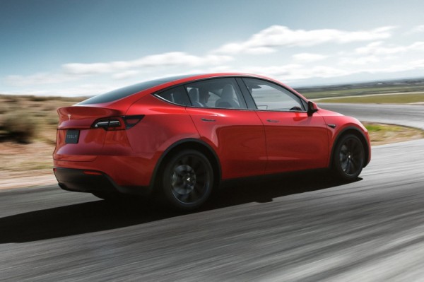 Компания Tesla будет собирать кроссоверы Model Y со старыми батареями