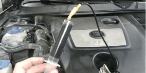 Откачка масла из двигателя: как откачать лишнее моторное масло