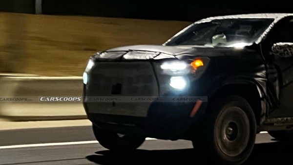 Пикап GMC Canyon 2023 показали на шпионских фото перед дебютом в конце этого года 