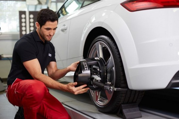 Почему после шиномонтажа автомобиль начинает вести в сторону