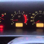 После прогрева двигателя загорается лампочка давления масла